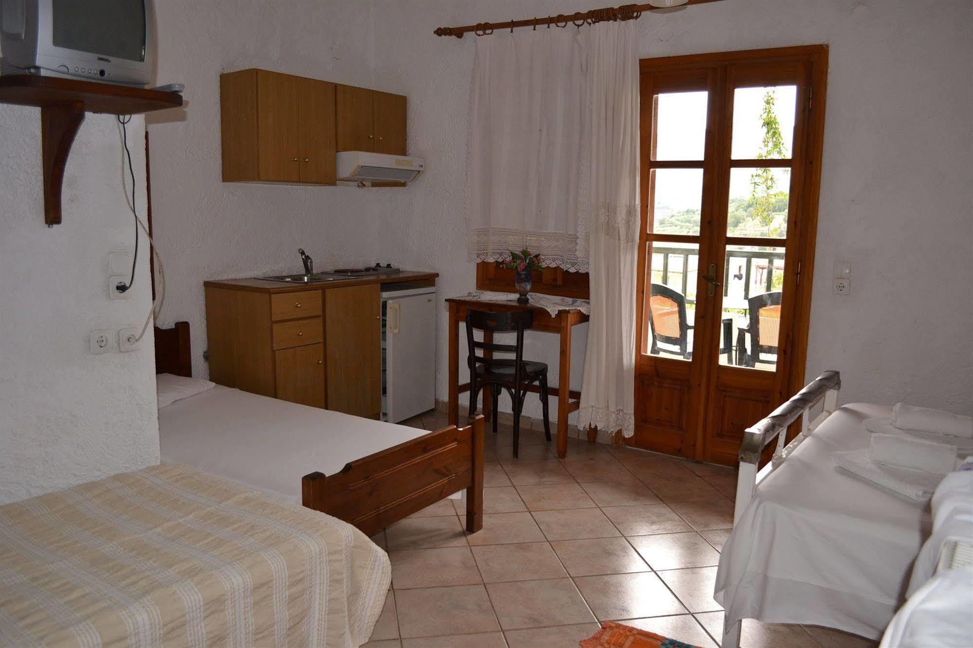 Keramos Otel Zarós Dış mekan fotoğraf